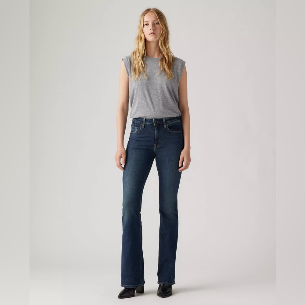 Levi’s 726 High Rise Flare Jeans in Blue Swell - Dark Wash, size 26x30